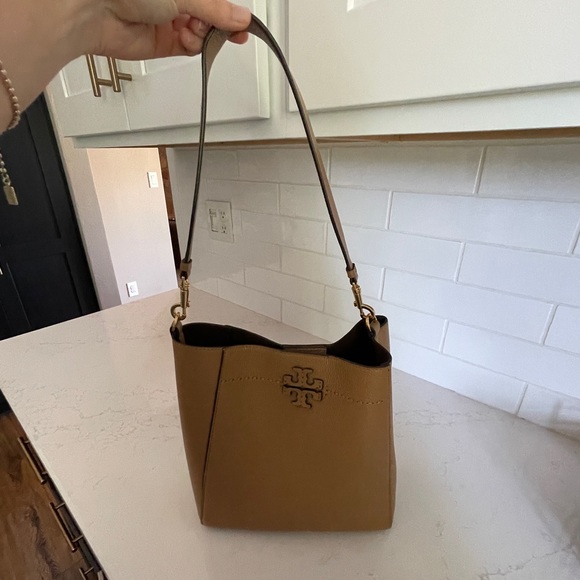 Tory Burch McGraw Bucket Bag in Tiramisu - Picture 5 of 16